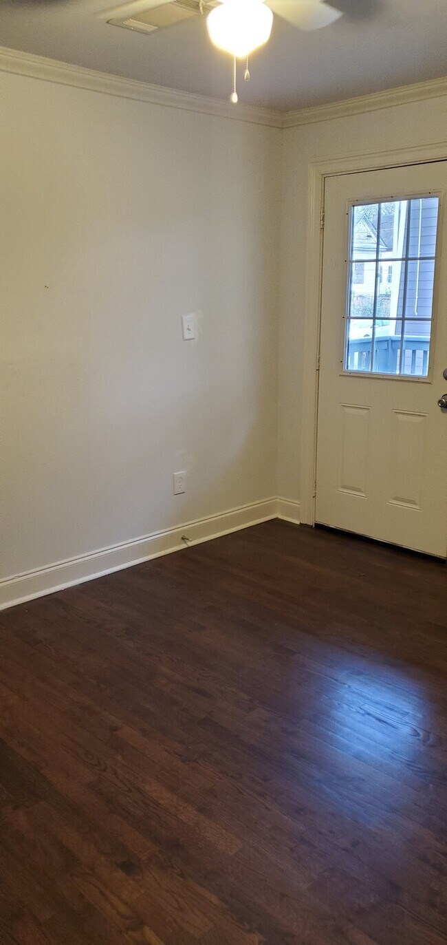 Building Photo - 2 bedroom 1 Bathroom 1 mile form Gerogia Tech