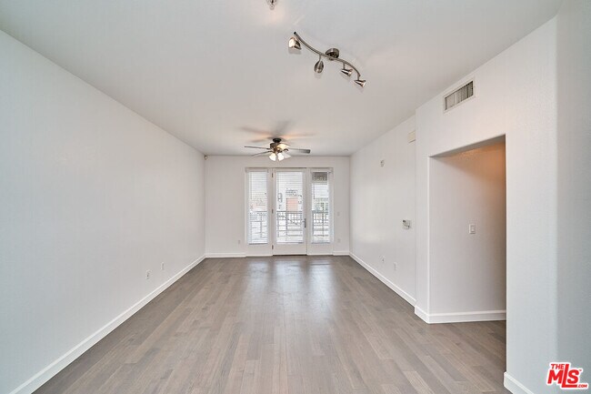 Building Photo - 629 Traction Ave