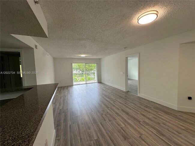 Foto del edificio - 5011 Wiles Rd