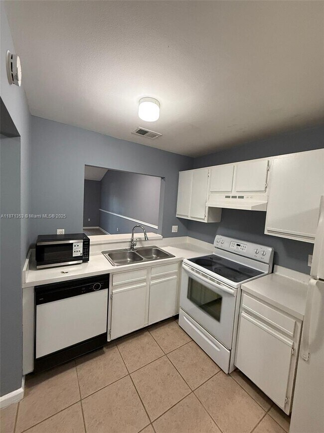 Building Photo - 4057 NW 87th Ave