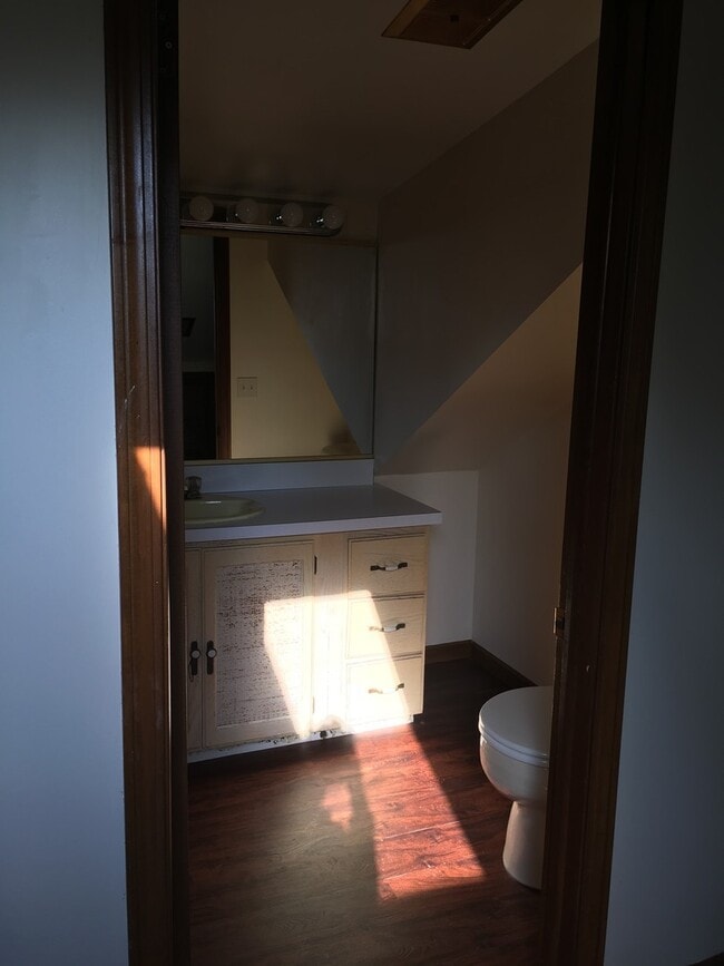 Building Photo - 926 Tibbetts Wick
