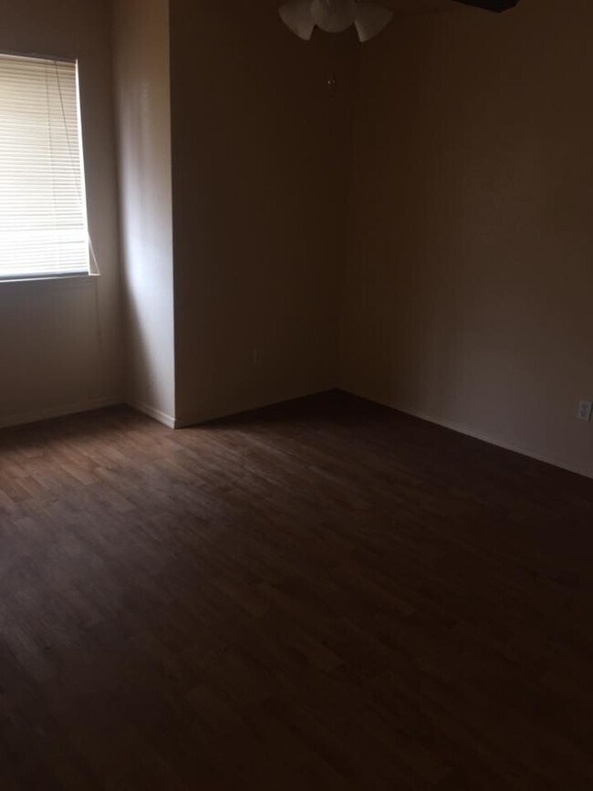 Building Photo - 820-822-822 Sagewood