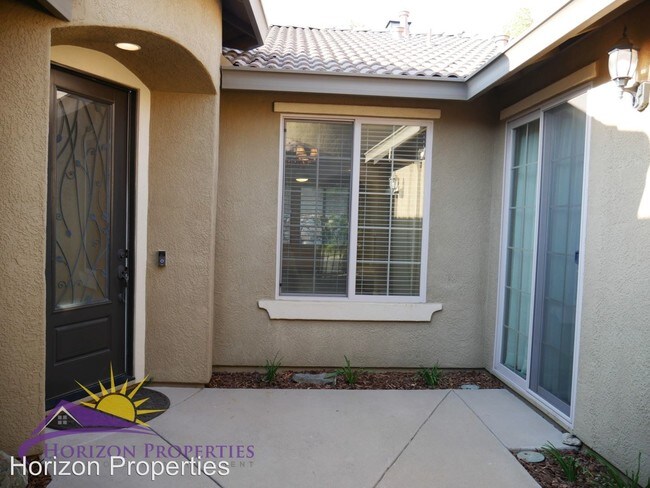 Building Photo - 5 br, 3.5 bath House - 5052 Garlenda Dr