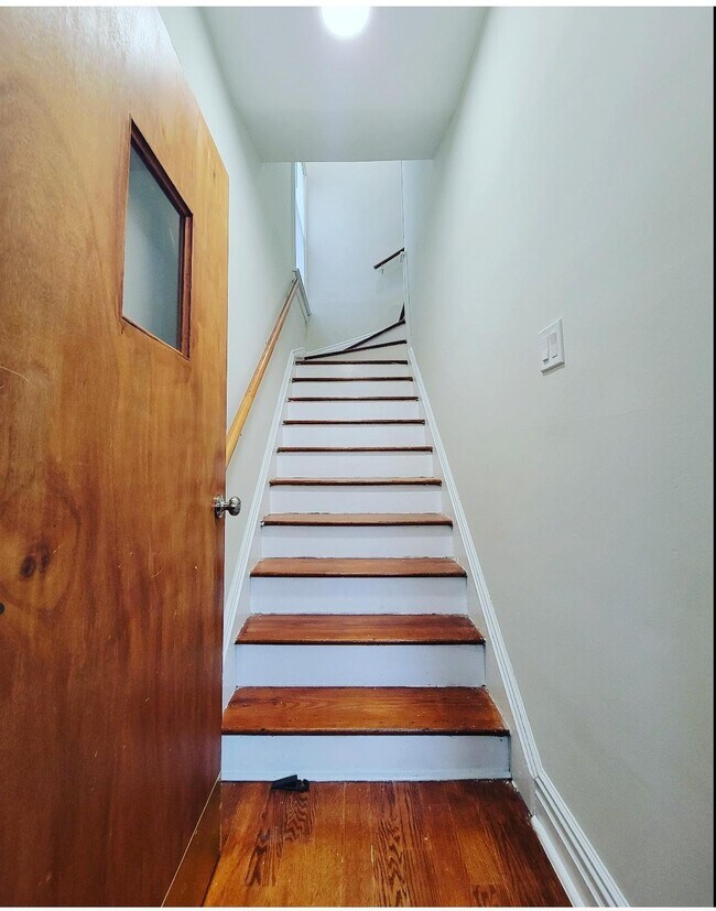 Foto del edificio - 320 Columbia Ave