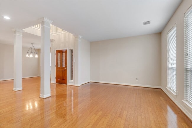 Foto del edificio - 1007 W Bluff St