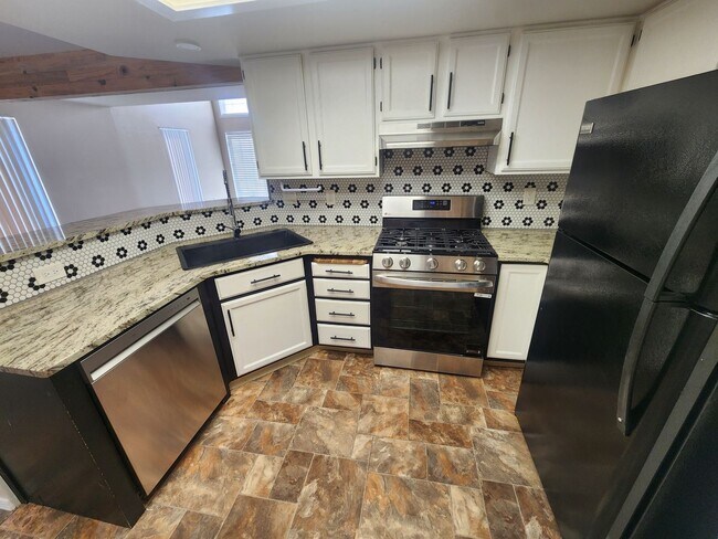 Building Photo - 3 Bedroom with large yard.