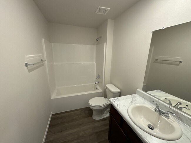 Foto del edificio - Pre-Leasing Now! Secure This Modern 3-Bedroom, 2-Bathroom Home Available Soon in Regency Park!