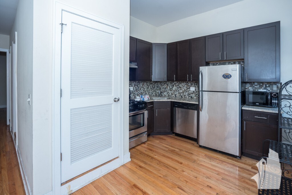 Foto principal - 3358 N Sheffield Ave