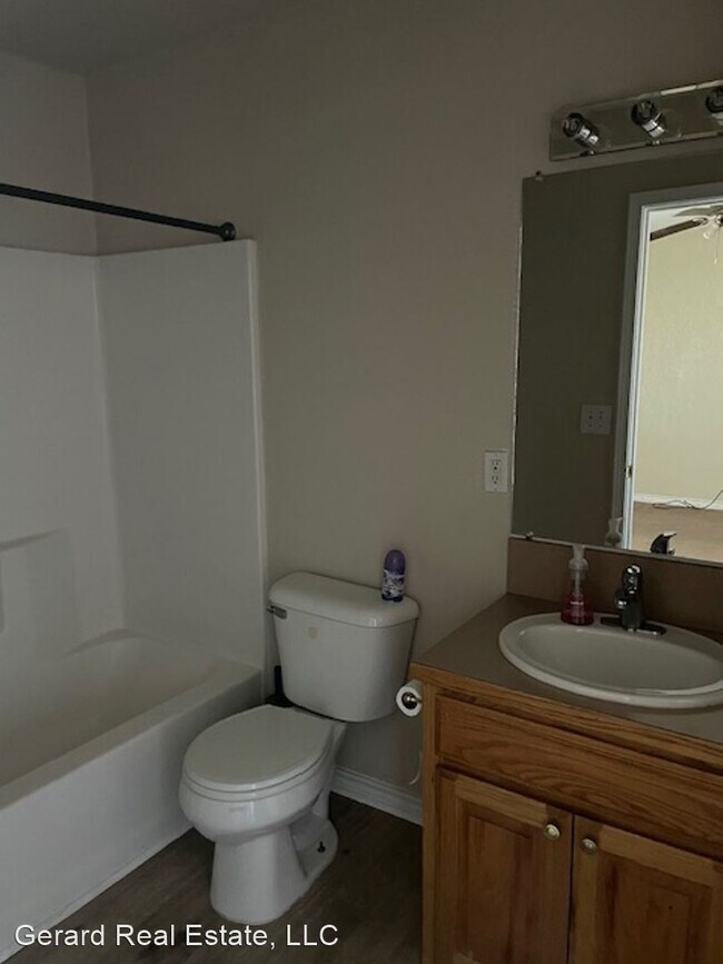 Building Photo - 3 br, 2 bath House - 1118 Seamans Way