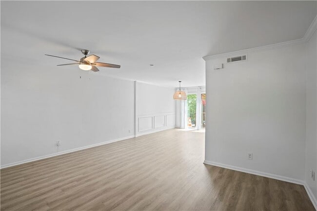 Building Photo - 2825 Northeast Expy