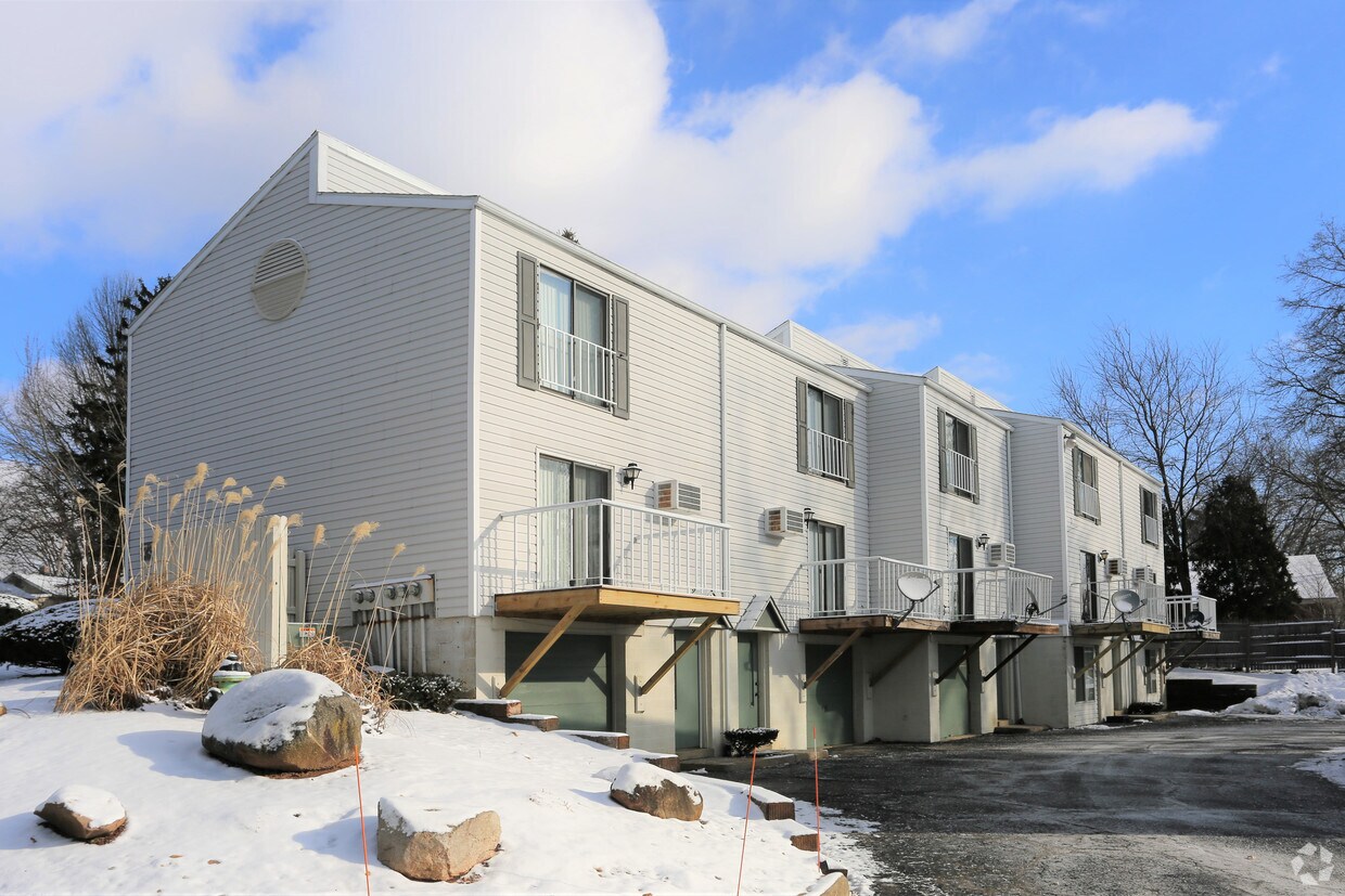 Dakota Ridge Apartments 720760 Pine Knolls Dr Akron, OH