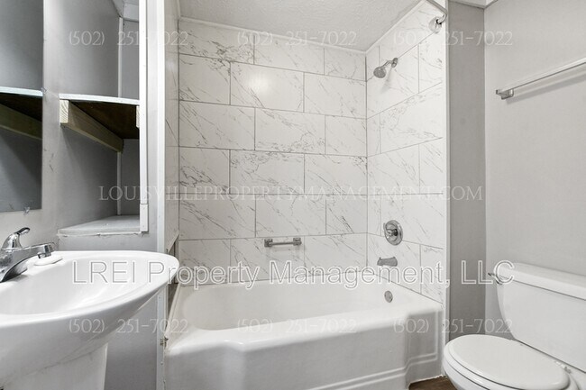 Foto del edificio - 4528 W Broadway