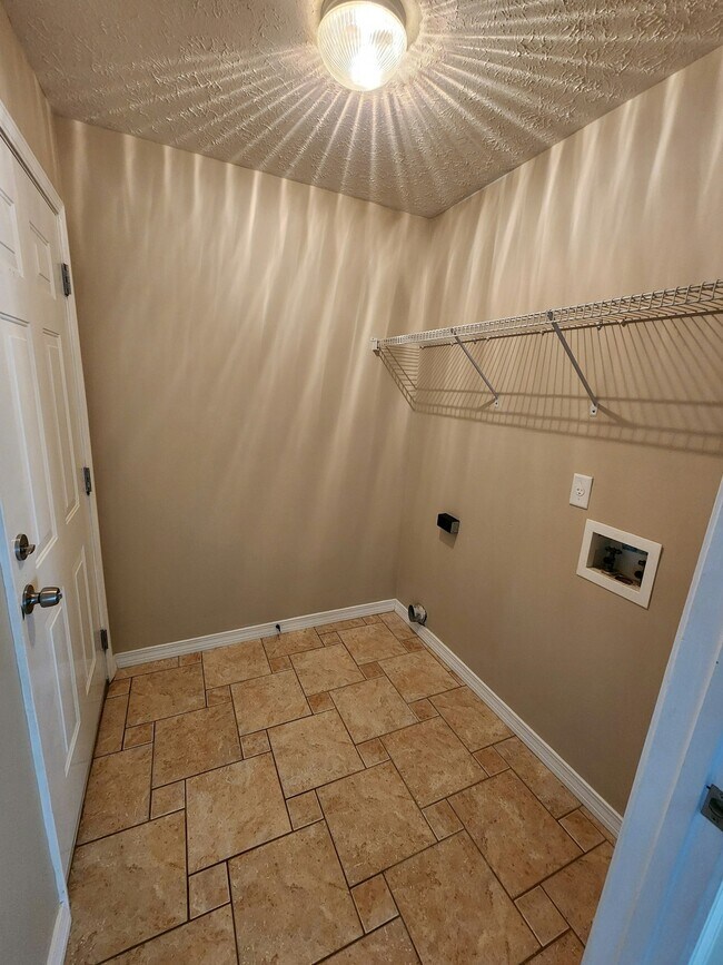 Foto del edificio - 6719 Water St