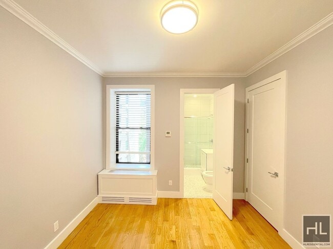Building Photo - 1 bedroom 1 bathroom with laundry in unit.