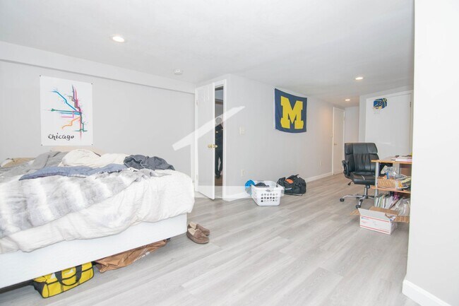 Foto del edificio - Convenient Location, In-Unit Washer and Dryer, Eat-in Kitchen, Pets Friendly, Central Heat/AC
