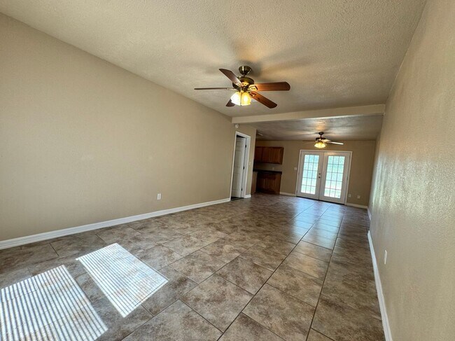 Foto del edificio - 9606 Shady Tree Ln
