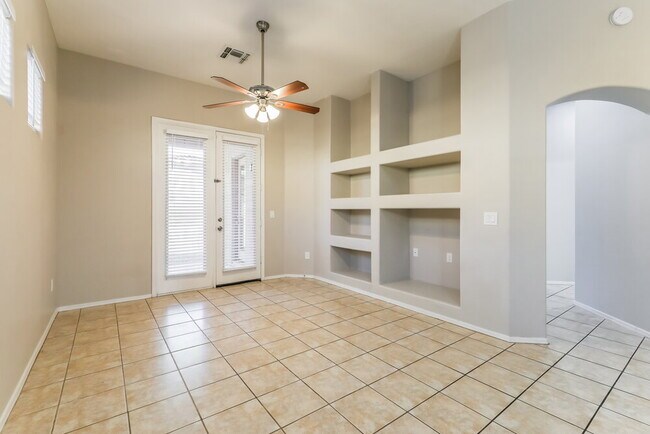 Building Photo - 322 E Calle Cano