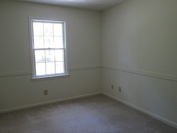 Building Photo - 3182 Falconhurst Dr SW