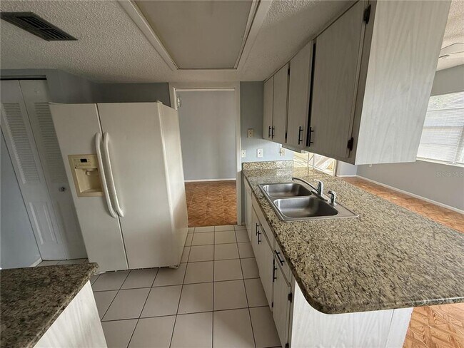 Foto del edificio - 5048 Lillilea Ln