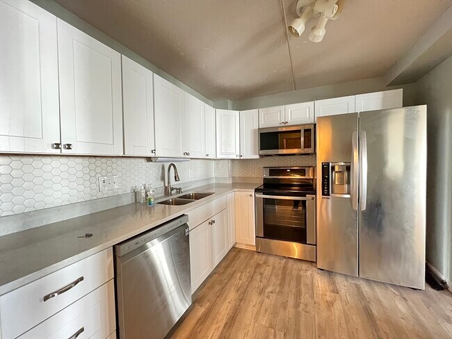 Foto del edificio - 100 Cove Way