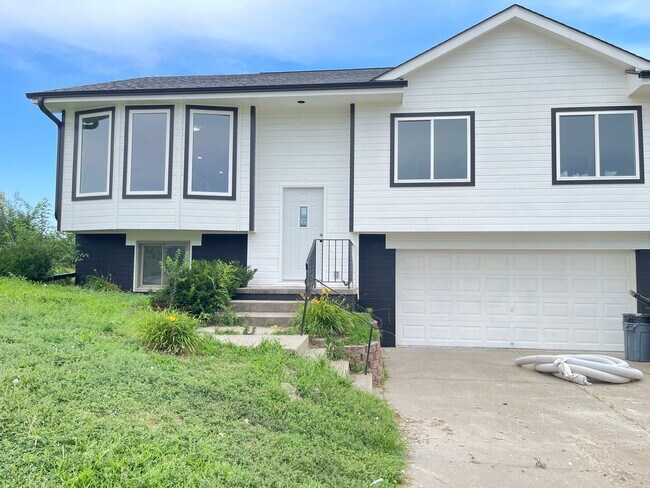Foto del edificio - Newly rebuilt house in the heart of Elkhorn