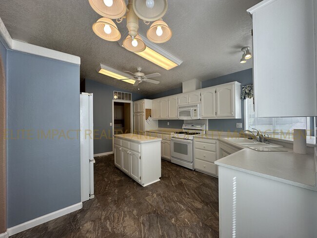 Building Photo - 3442 S White Gold Ave