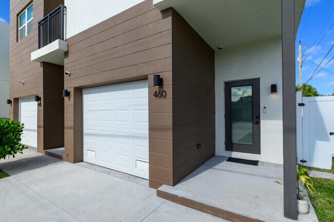 Foto del edificio - 460 NW 27th Ave