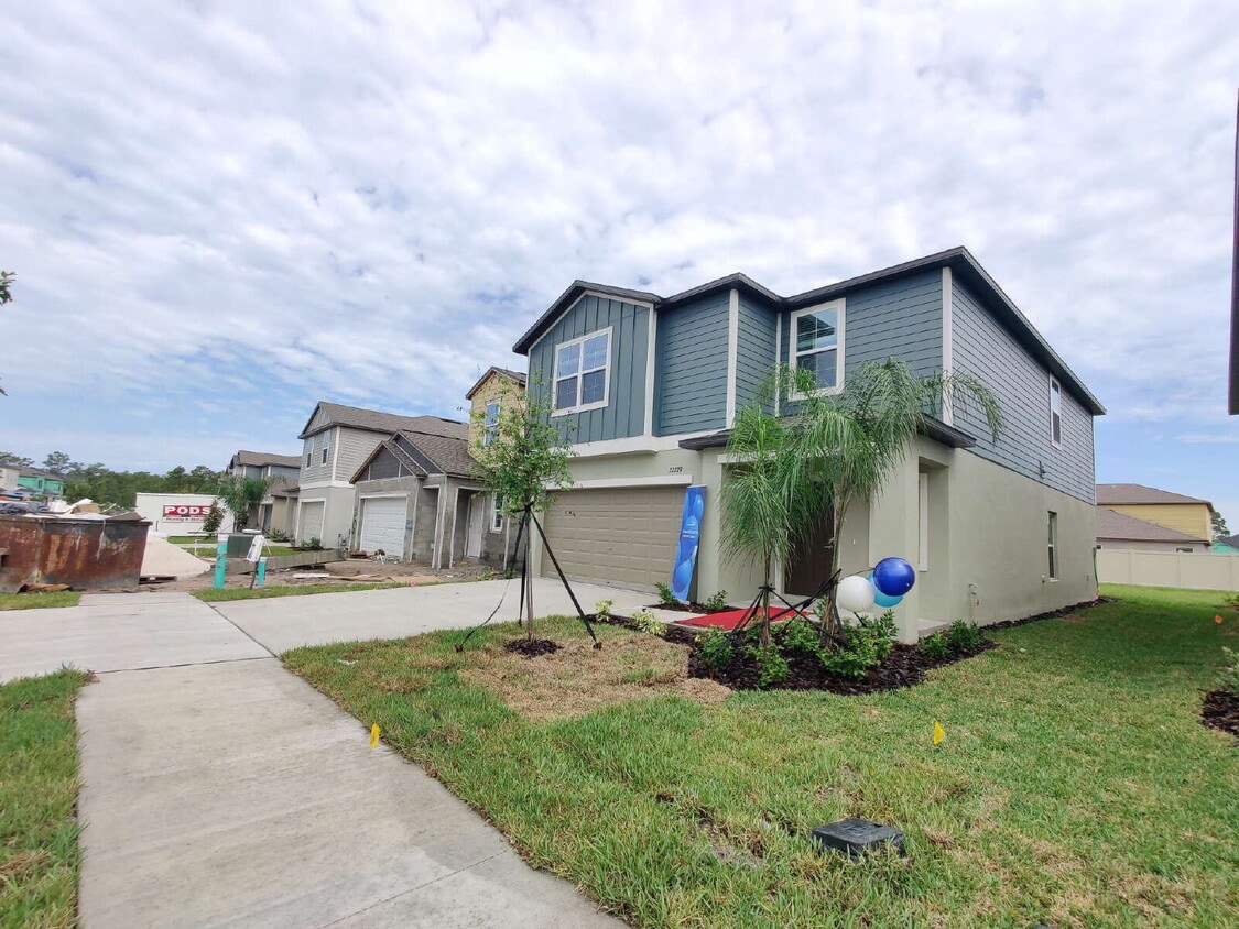 Spacious 5-Bedroom Home with First-Floor Owner's Suite in Land O' Lakes - Spacious 5-Bedroom Home with First-Floor Owner's Suite in Land O' Lakes