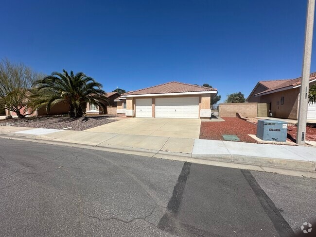 Building Photo - 3803 Cocina Ln