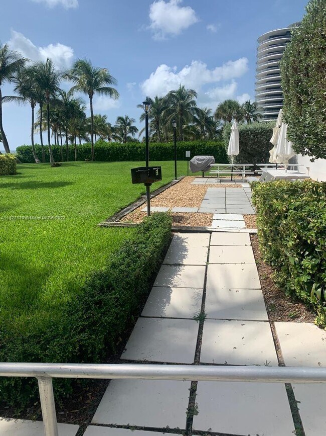 Building Photo - 8855 Collins Ave