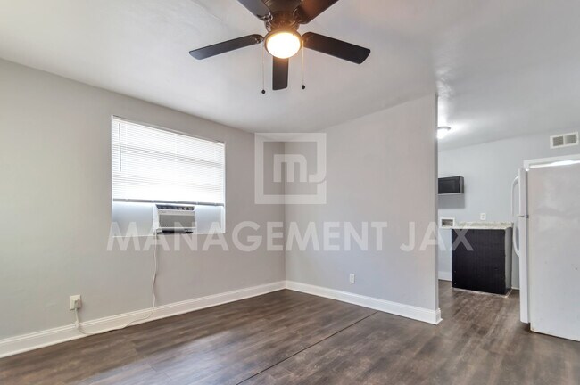 Foto del edificio - 1520 W 25th St