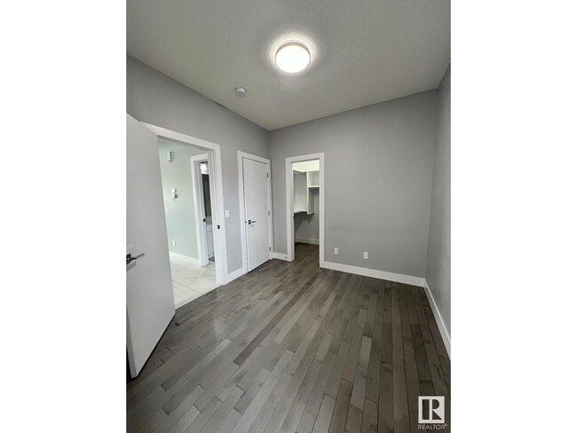Building Photo - 5820 Pelerin Cres