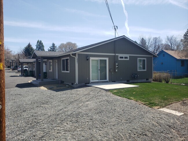 Building Photo - 1541 Derby St