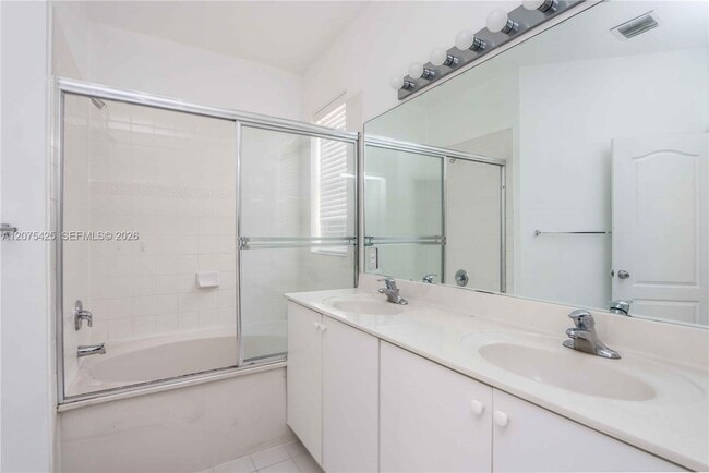 Foto del edificio - 3955 NE 11th Dr