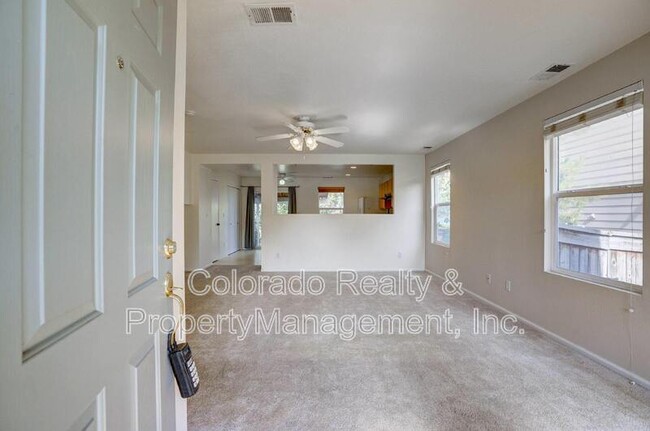 Foto del edificio - 881 Mockingbird Ln