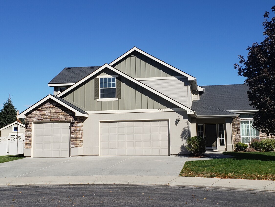 Foto del edificio - 4800 Lake Creek Rd