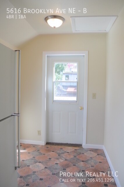 Foto del edificio - 5616 Brooklyn Ave NE