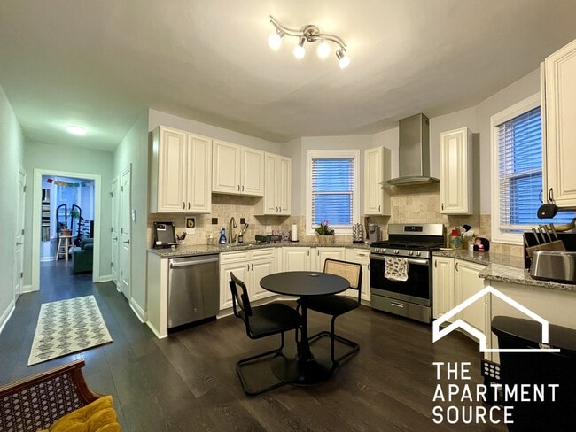 Building Photo - 2824 N Ridgeway Ave