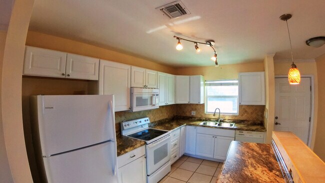 Building Photo - 236 Castlewood Dr