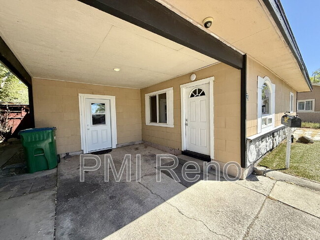 Building Photo - 335 Denslowe Dr