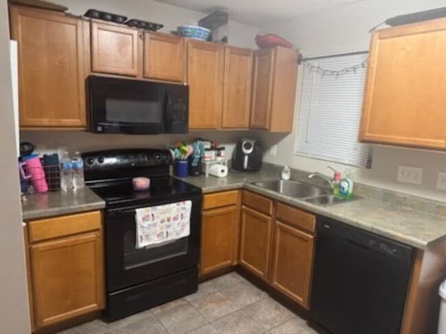 Building Photo - 322 N Ferne Clyffe Rd