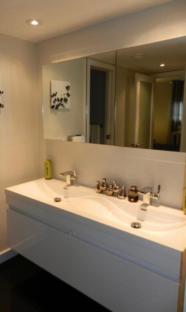 Foto del edificio - 680 NE 64th St