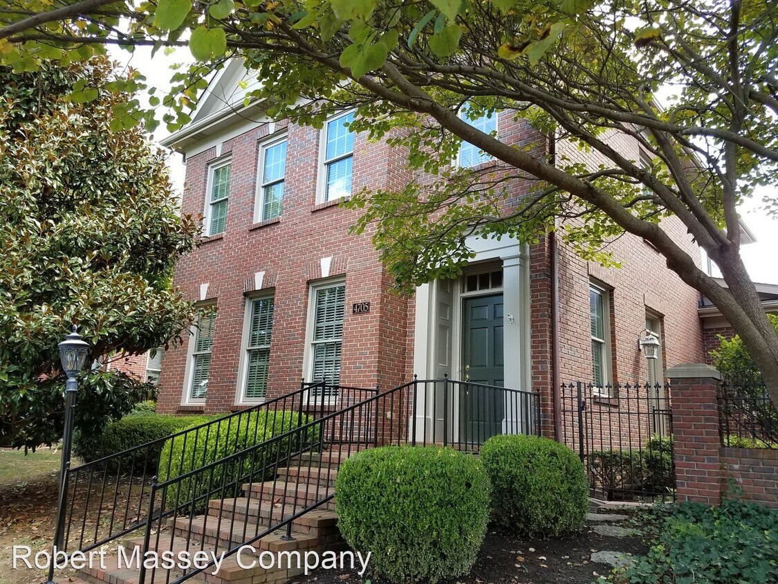 3 br, 2.5 bath House 4705 Hollis Lane House Rental in Louisville