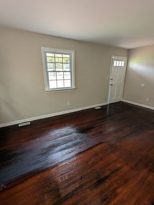 Building Photo - 3 bedroom home in Emporia