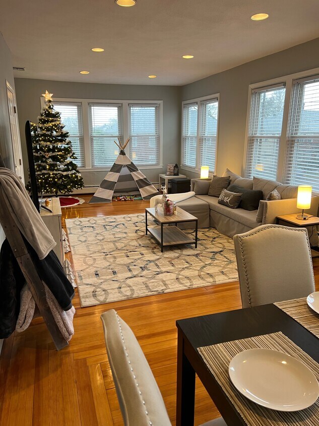 Living room/ Dining room - 834 Central Ave