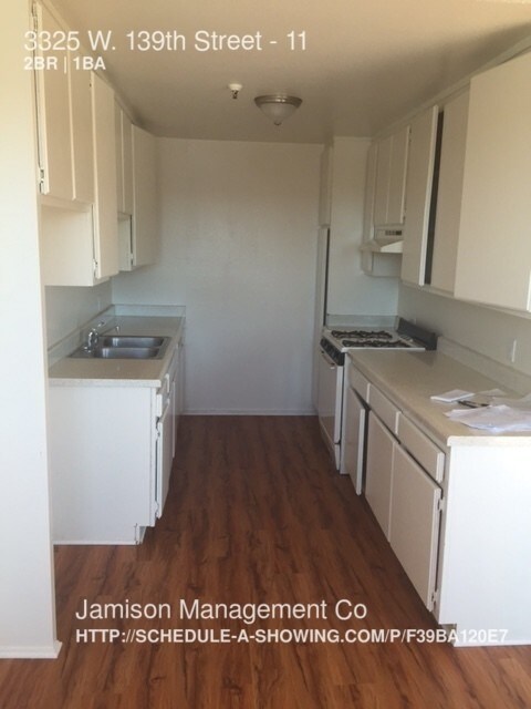 Building Photo - 3325 W 139th St