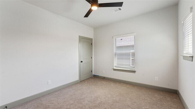 Foto del edificio - 1221 Mammoth St