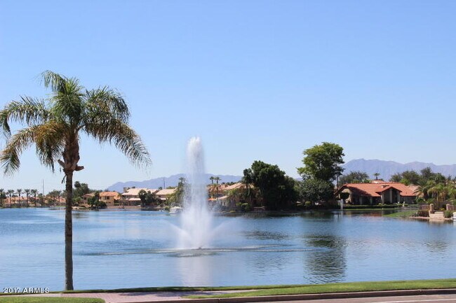 Foto del edificio - 3830 E Lakewood Pkwy E