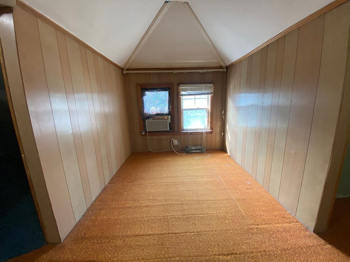 Rent a House! 3 Parking spots included! - Rent a House! 3 Parking spots included!