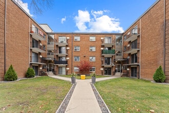 Building Photo - Randal Court Apartments